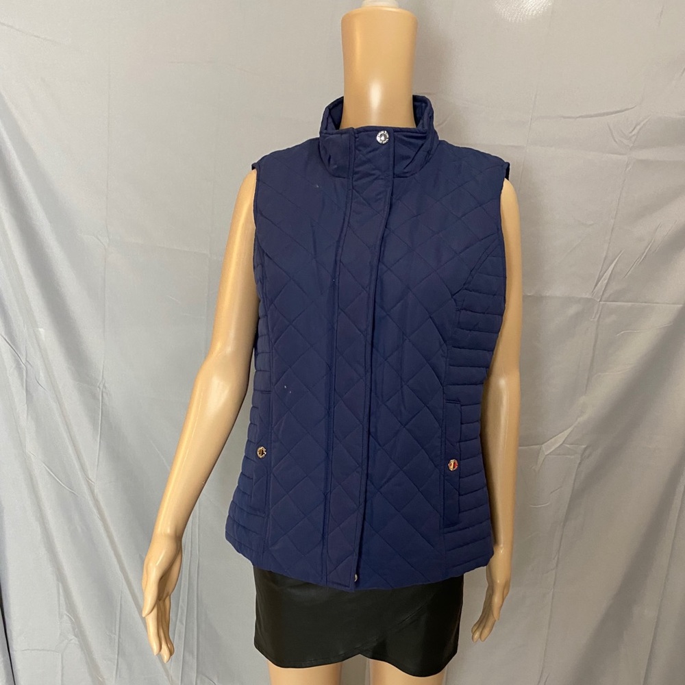 NWT Light puffer vest